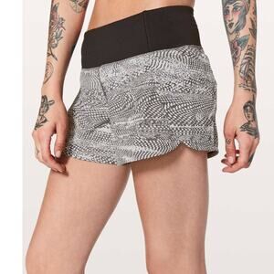 Lululemon Run Times Short II 4” Swerve Vapor Size 4 EUC